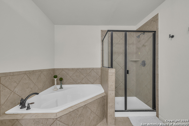 Image 18 of 26 For 327 Amaryllis