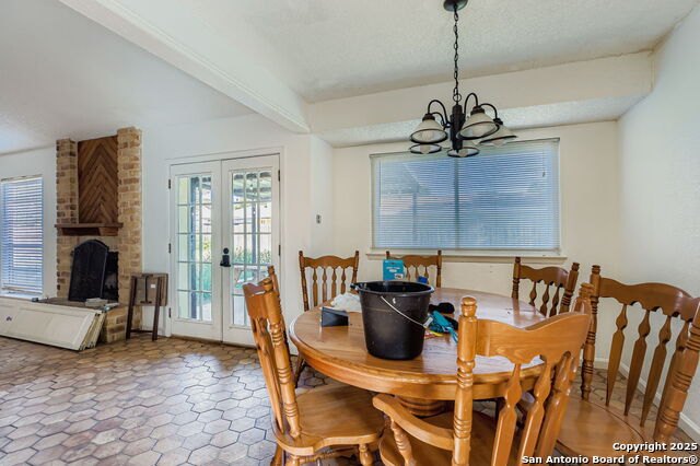Listing photo id 8 for 9307 Valley Bend