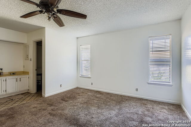 Listing photo id 13 for 9307 Valley Bend