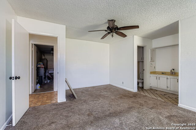 Listing photo id 14 for 9307 Valley Bend