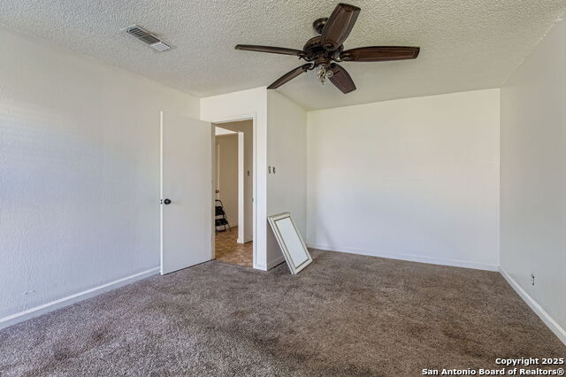 Listing photo id 15 for 9307 Valley Bend
