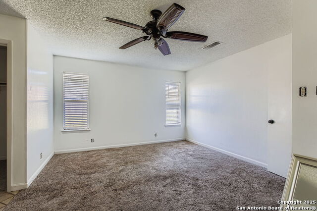 Listing photo id 16 for 9307 Valley Bend