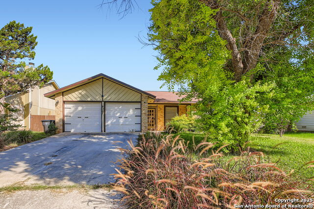 Listing photo id 0 for 9307 Valley Bend