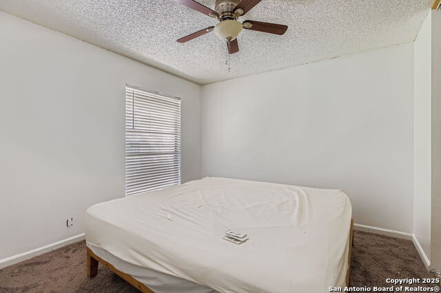 Listing photo id 19 for 9307 Valley Bend