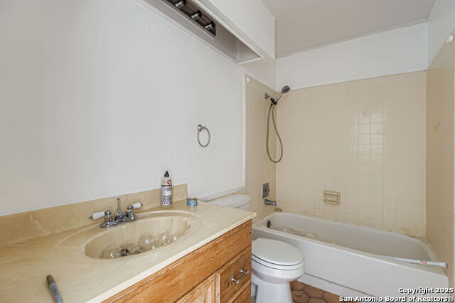 Listing photo id 21 for 9307 Valley Bend