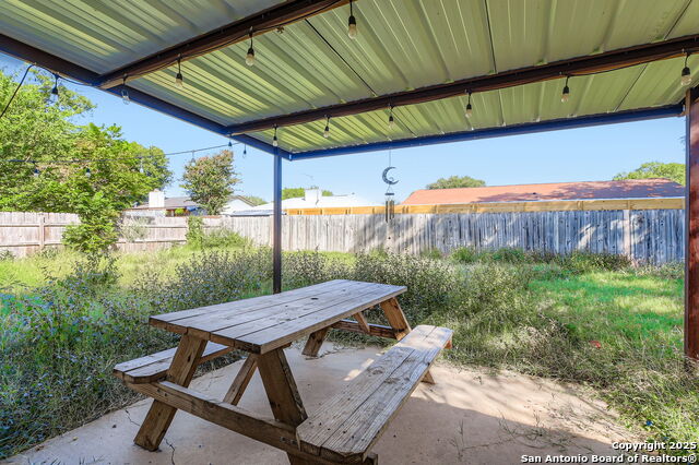 Listing photo id 22 for 9307 Valley Bend