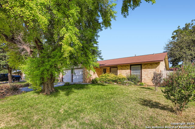 Listing photo id 1 for 9307 Valley Bend