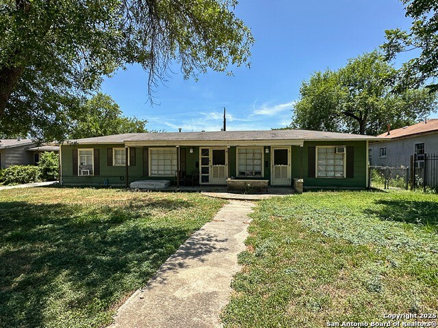 Image 2 of 12 For 2418 And 2424 W Woodlawn Ave