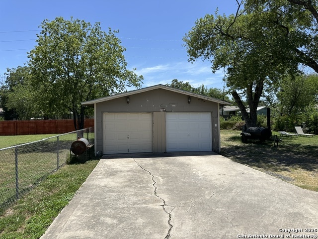 Image 7 of 12 For 2418 And 2424 W Woodlawn Ave