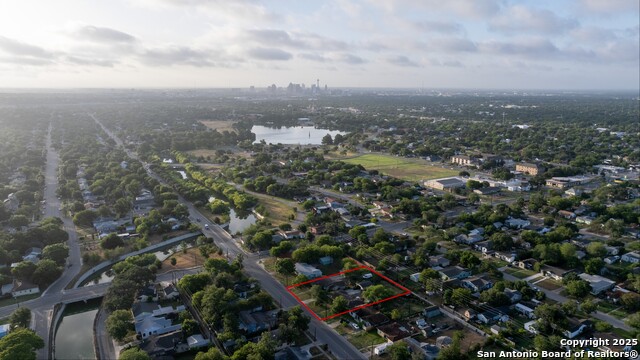 Image 8 of 12 For 2418 And 2424 W Woodlawn Ave