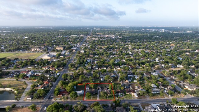 Image 9 of 12 For 2418 And 2424 W Woodlawn Ave