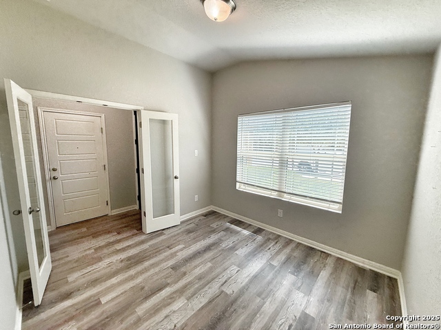 Image 6 of 33 For 8819 Straight Oaks