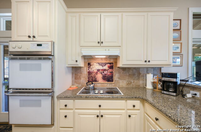 Listing photo id 16 for 408 Highlands