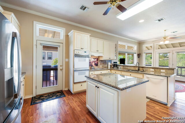 Listing photo id 18 for 408 Highlands