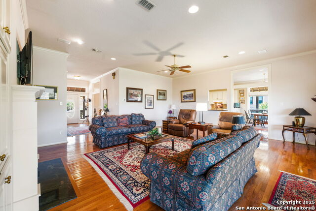 Listing photo id 5 for 408 Highlands