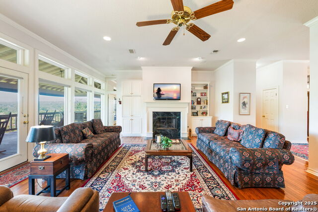 Listing photo id 6 for 408 Highlands