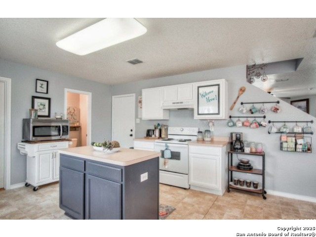 Image 8 of 19 For 4627 Stallion Cove