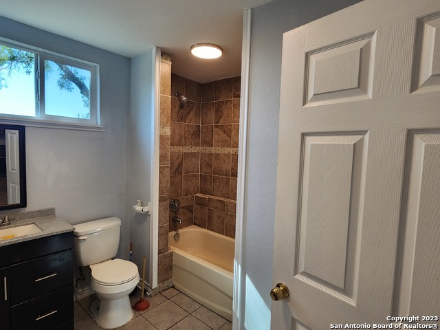 Image 19 of 22 For 20335 Campbellton Rd  1