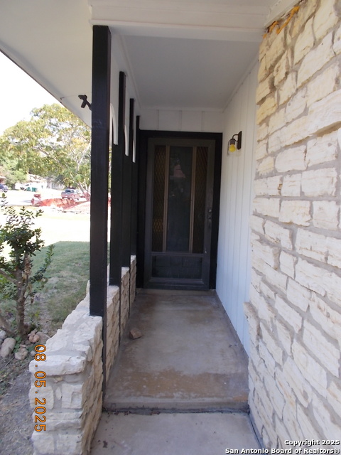 Image 2 of 8 For 218 Shin Oak