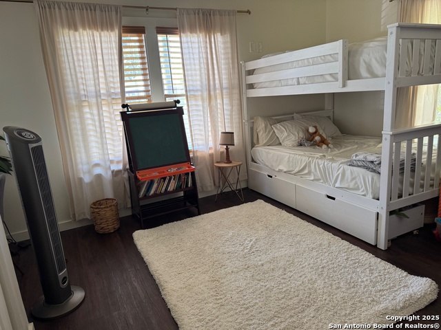 Listing photo id 12 for 535 Devine