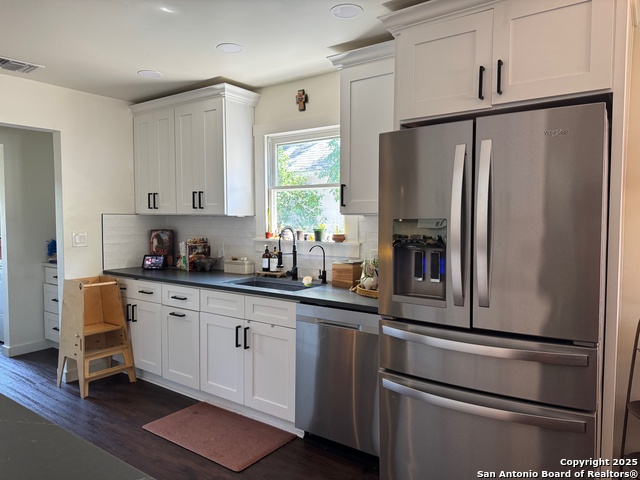 Listing photo id 2 for 535 Devine