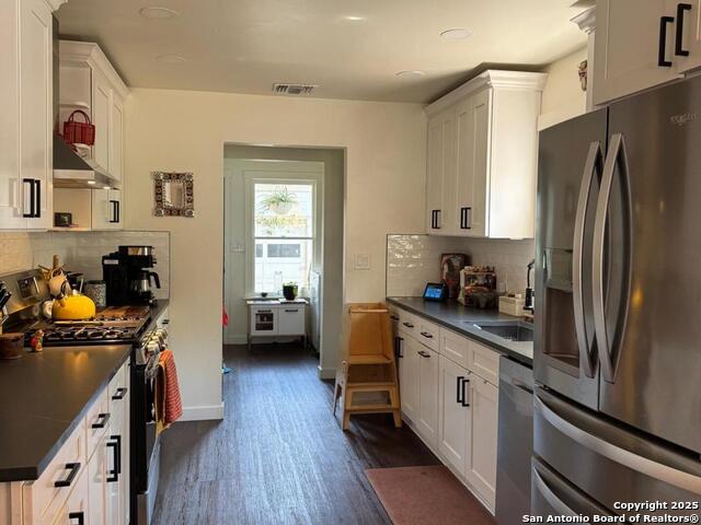 Listing photo id 4 for 535 Devine