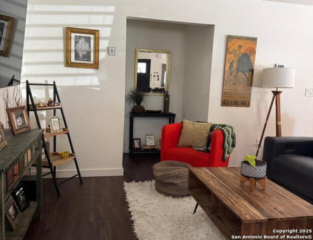 Listing photo id 5 for 535 Devine