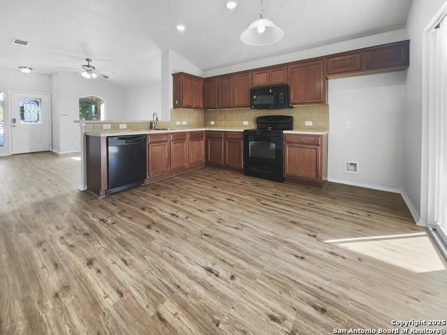 Image 10 of 17 For 611 Tom Kemp