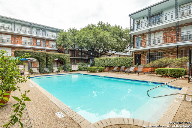 Image 5 of 18 For 8401 New Braunfels N 343 A
