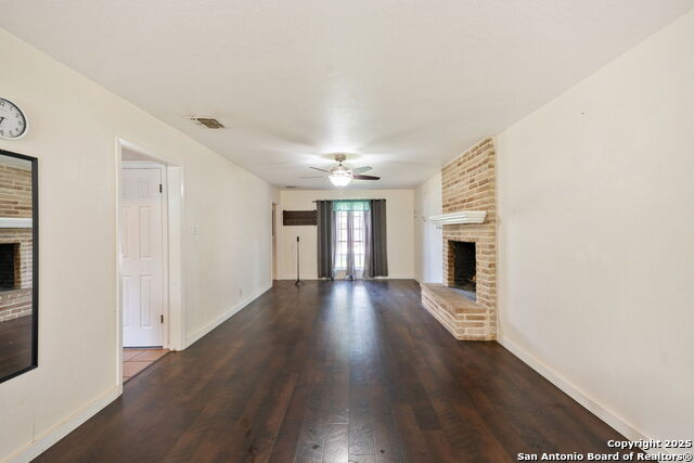 Listing photo id 9 for 5423 Timberhurst