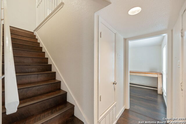 Listing photo id 1 for 5423 Timberhurst