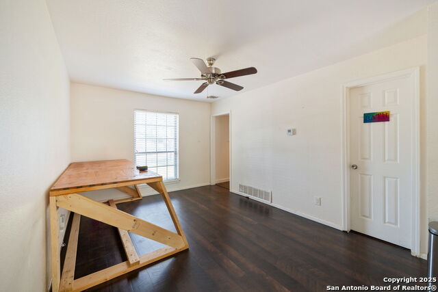 Listing photo id 4 for 5423 Timberhurst