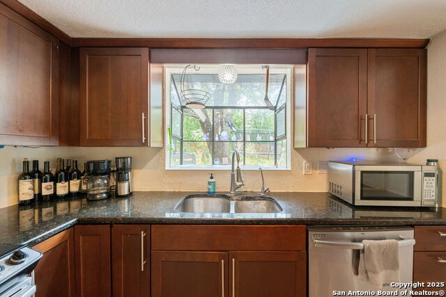 Listing photo id 6 for 5423 Timberhurst