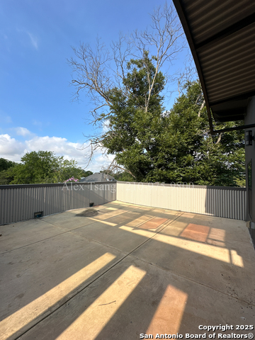 Image 18 of 22 For 811 Montana St  1301