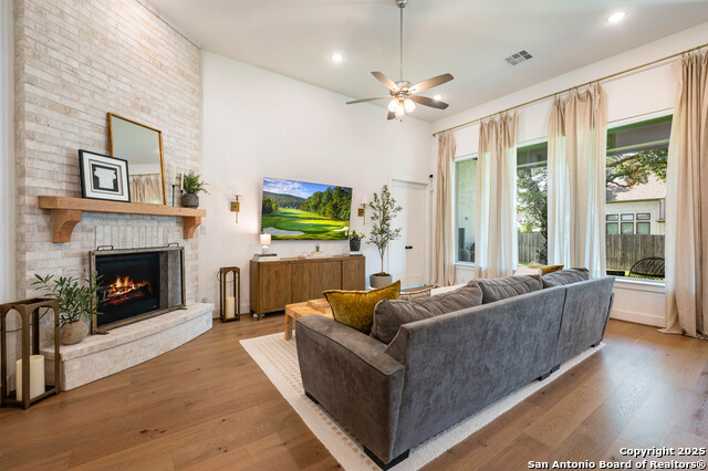 Image 11 of 33 For 10039 Sarah Place