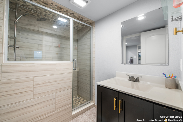 Image 18 of 40 For 6722 Lazyridge Dr