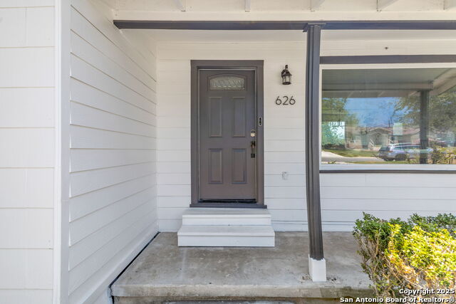 Image 4 of 32 For 626 Sutton  