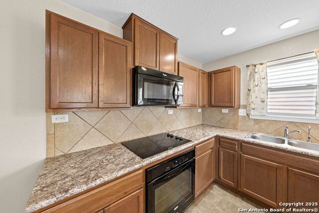 Listing photo id 8 for 4503 Stetson View