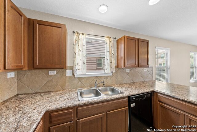 Listing photo id 9 for 4503 Stetson View
