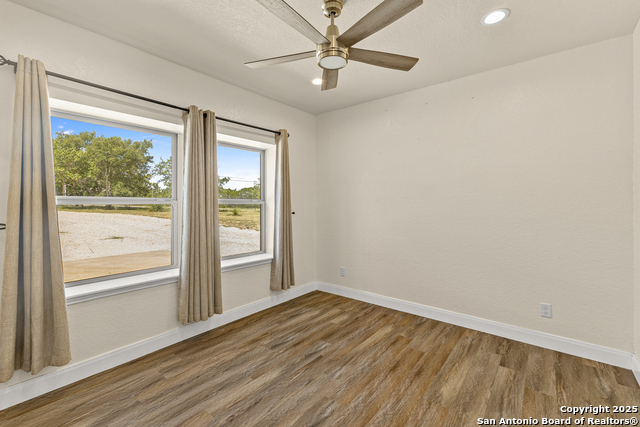 Listing photo id 15 for 195 Harville