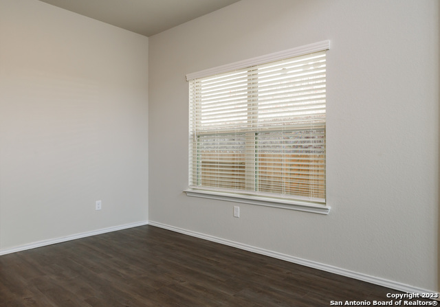 Listing photo id 10 for 1609 Ranch House