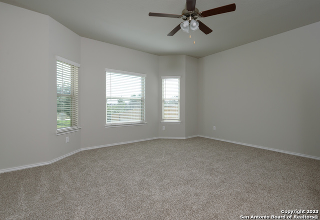 Listing photo id 13 for 1609 Ranch House