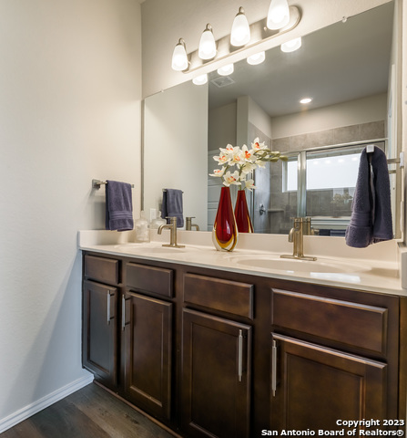 Listing photo id 14 for 1609 Ranch House