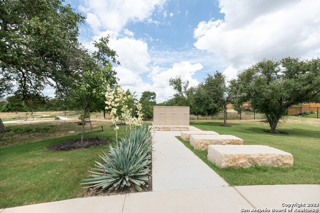 Listing photo id 25 for 1609 Ranch House