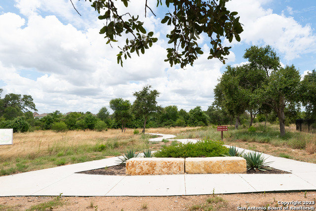 Listing photo id 27 for 1609 Ranch House