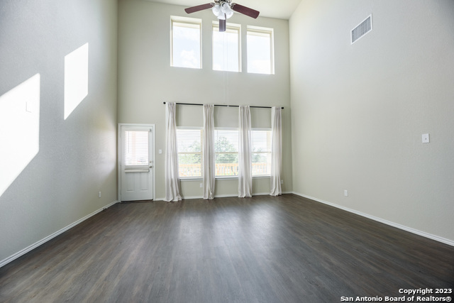 Listing photo id 1 for 1609 Ranch House