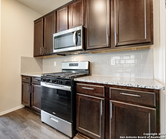 Listing photo id 7 for 1609 Ranch House