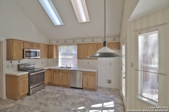 Image 5 of 13 For 9515 Black Thorn Ln