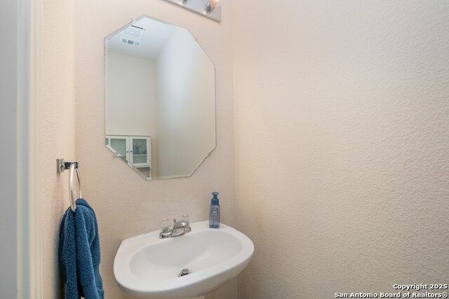 Image 19 of 42 For 234 Turnberry Dr