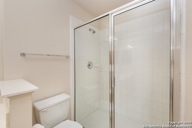 Image 26 of 42 For 234 Turnberry Dr
